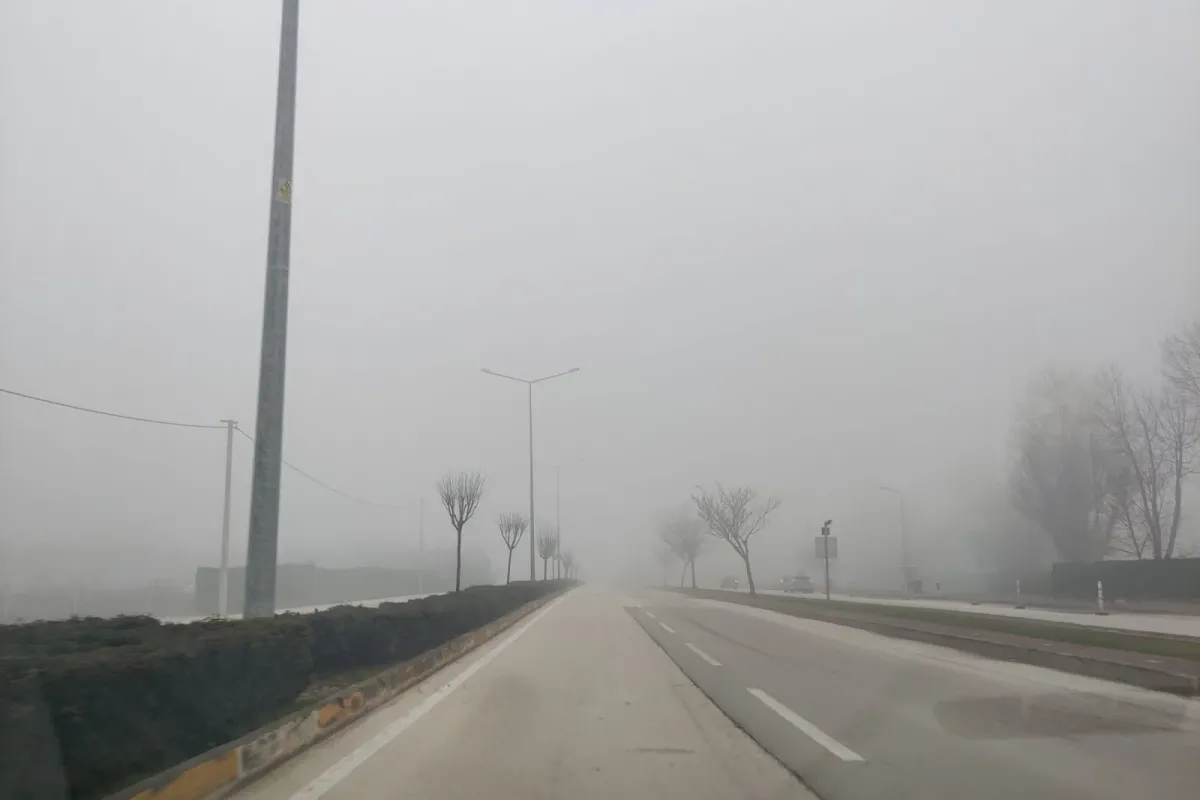 İnegöl’de Sabah Saatlerinde Sis Etkisini Gösterdi