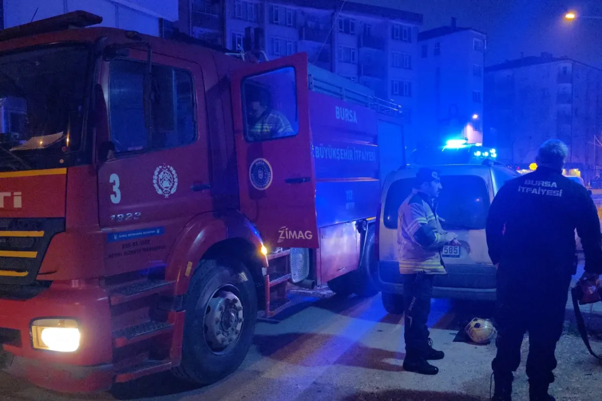 Sabaha karşı apartman sakinlerini sokağa döken yangın