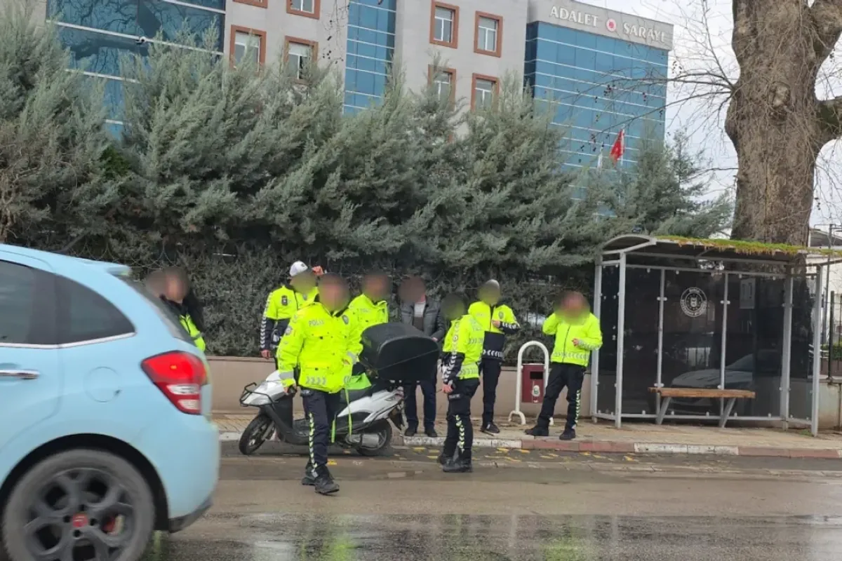 İnegöl Adliyesi Önünde Trafik Uygulamasında Gerginlik
