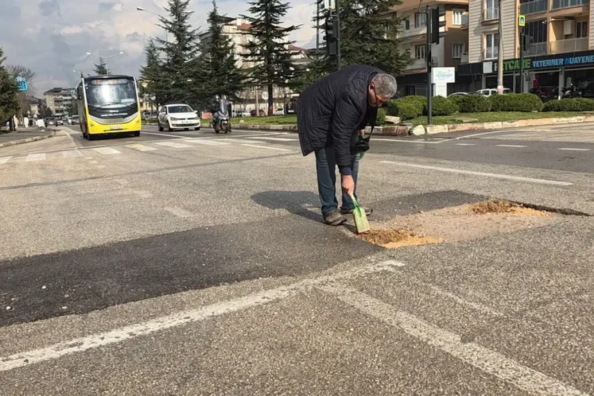 İnegöl’de Açık Bırakılan Çukur Kendi İmkanları İle Kapattı