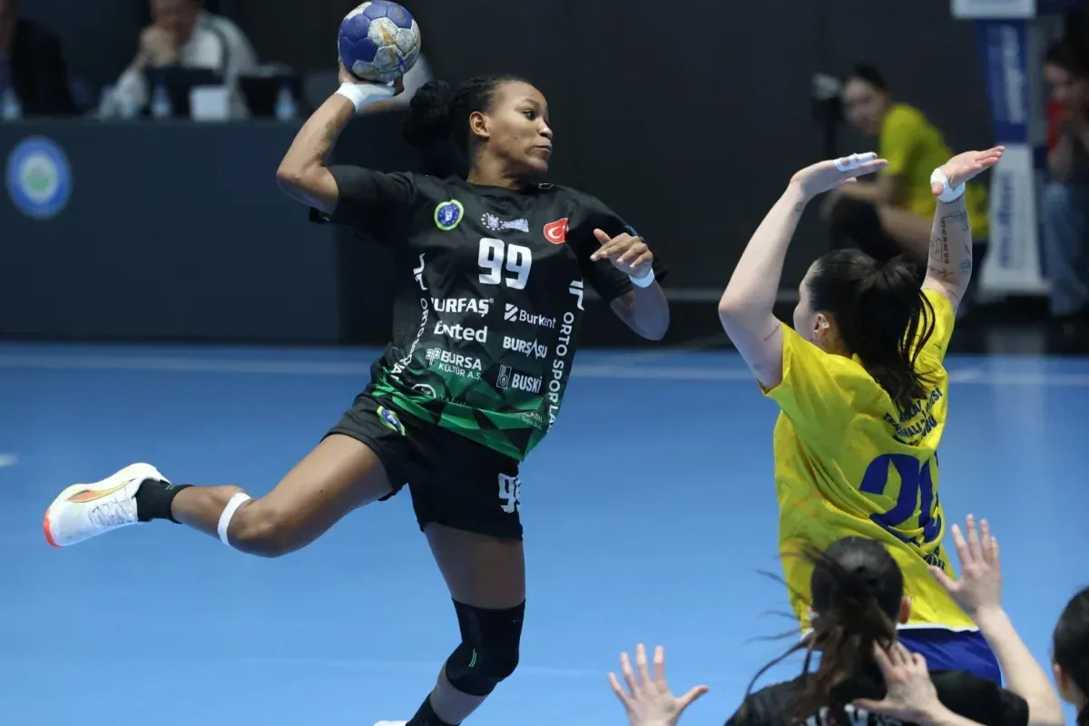 Bursa BŞB Hentbol Takımı Sezonu Zirvede Tamamladı