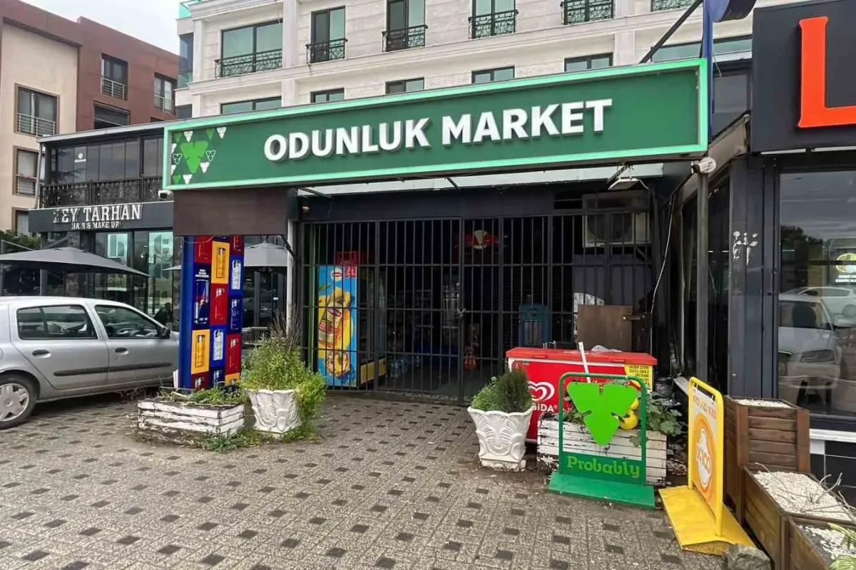 Bursa’da para üstü kavgası kamerada: Market savaş alanına döndü
