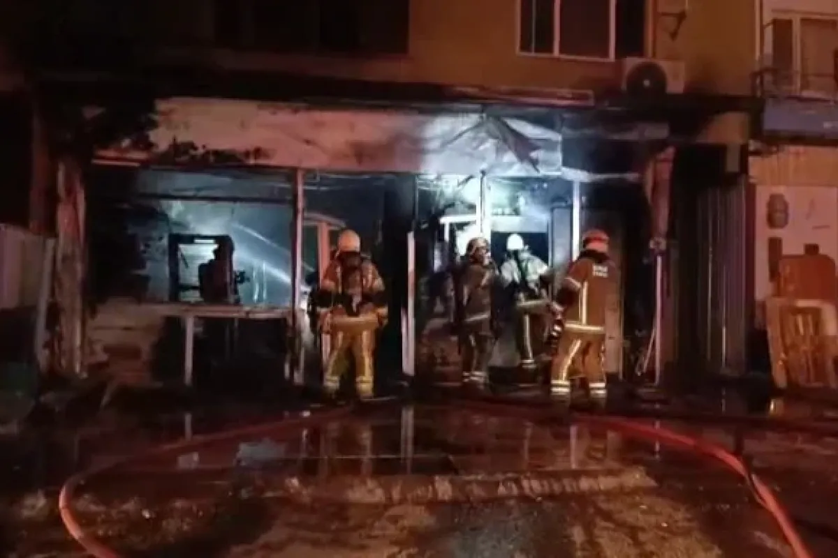 Korkutan yangından ekmek teknesi küle döndü! 2 kişi dumandan etkilendi