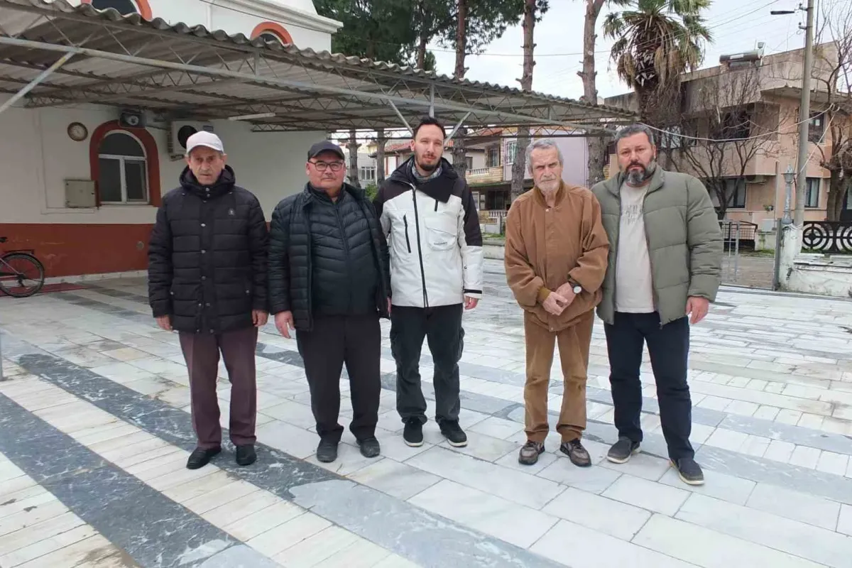 Burhaniye’de Hacı Gürsesler Cami imece ile ışıl ışıl  oldu