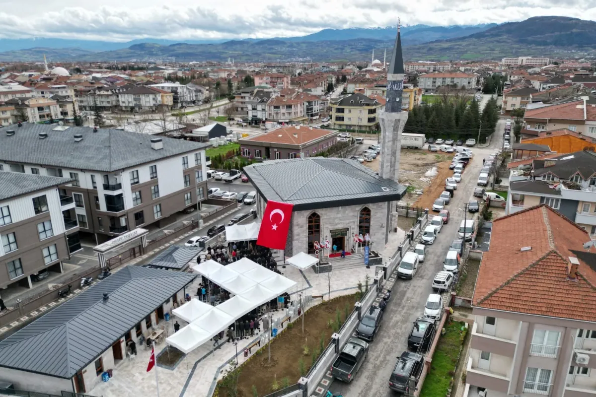 Bedri Huy ve Ailesi Camii Dualarla Açıldı