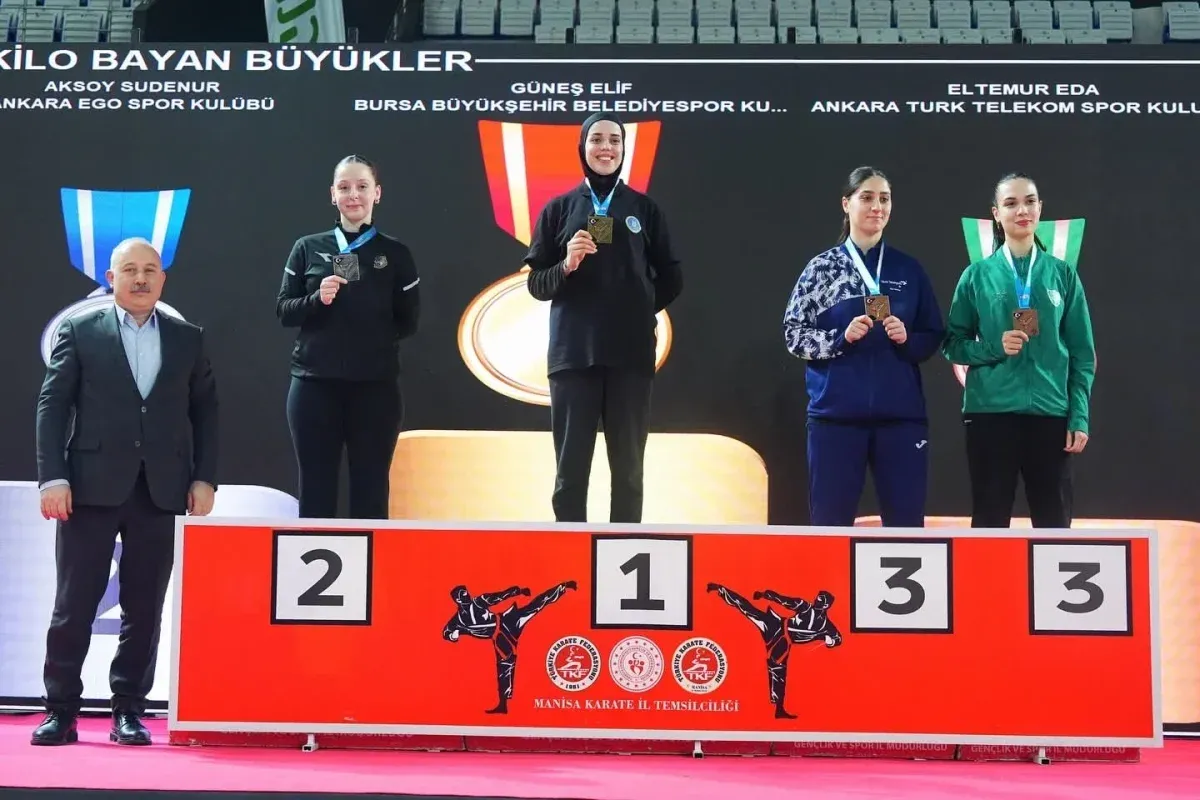 Büyükşehirli karateciler kürsüye damga vurdu