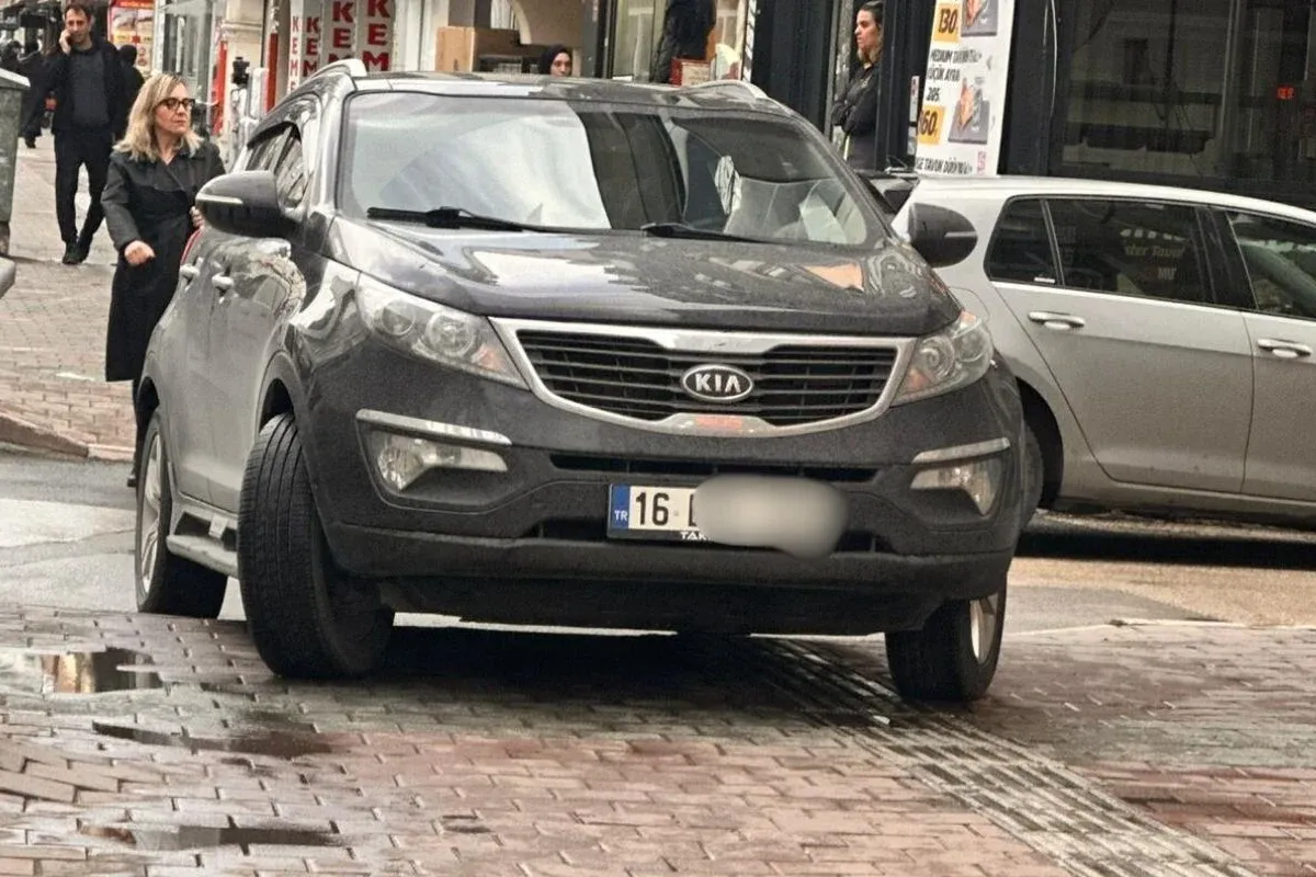İnegöl'de skandal görüntü! Utanmasa notere araçla girecekti