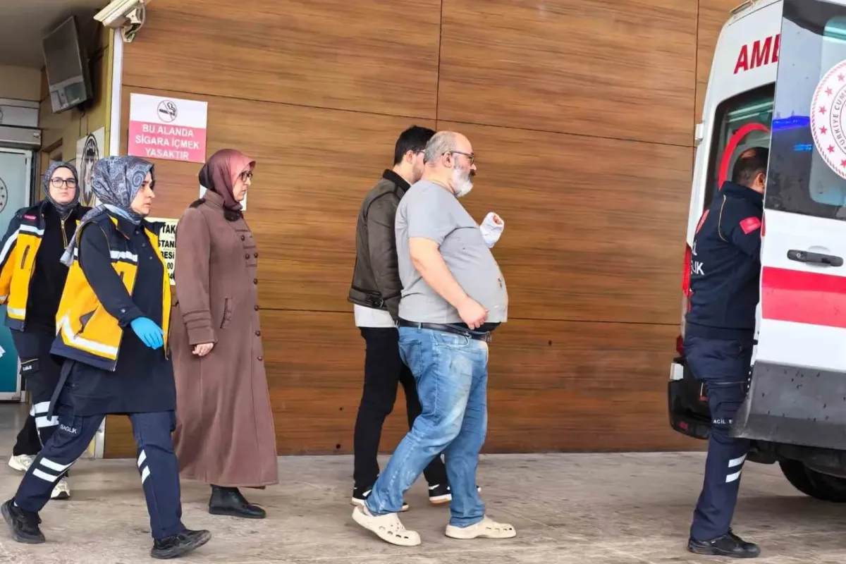 Mobilya ustası, 3 parmağını frezeye kaptırdı