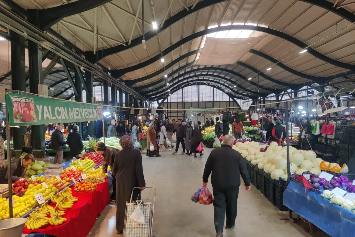 İnegöl'de Ramazanın ilk gününde pazar fiyatları