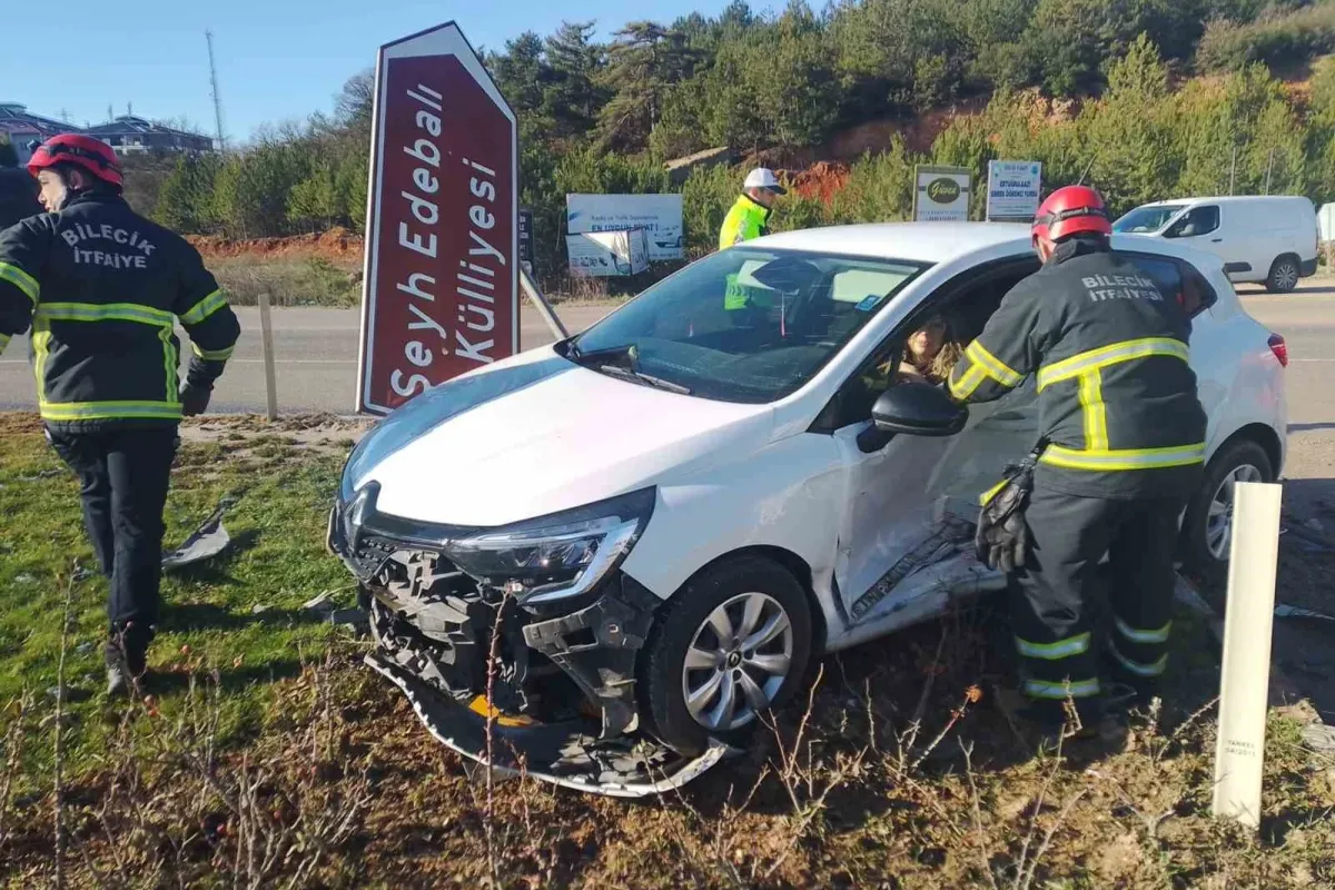 Pelitözü kavşağında trafik kazası; 3 yaralı