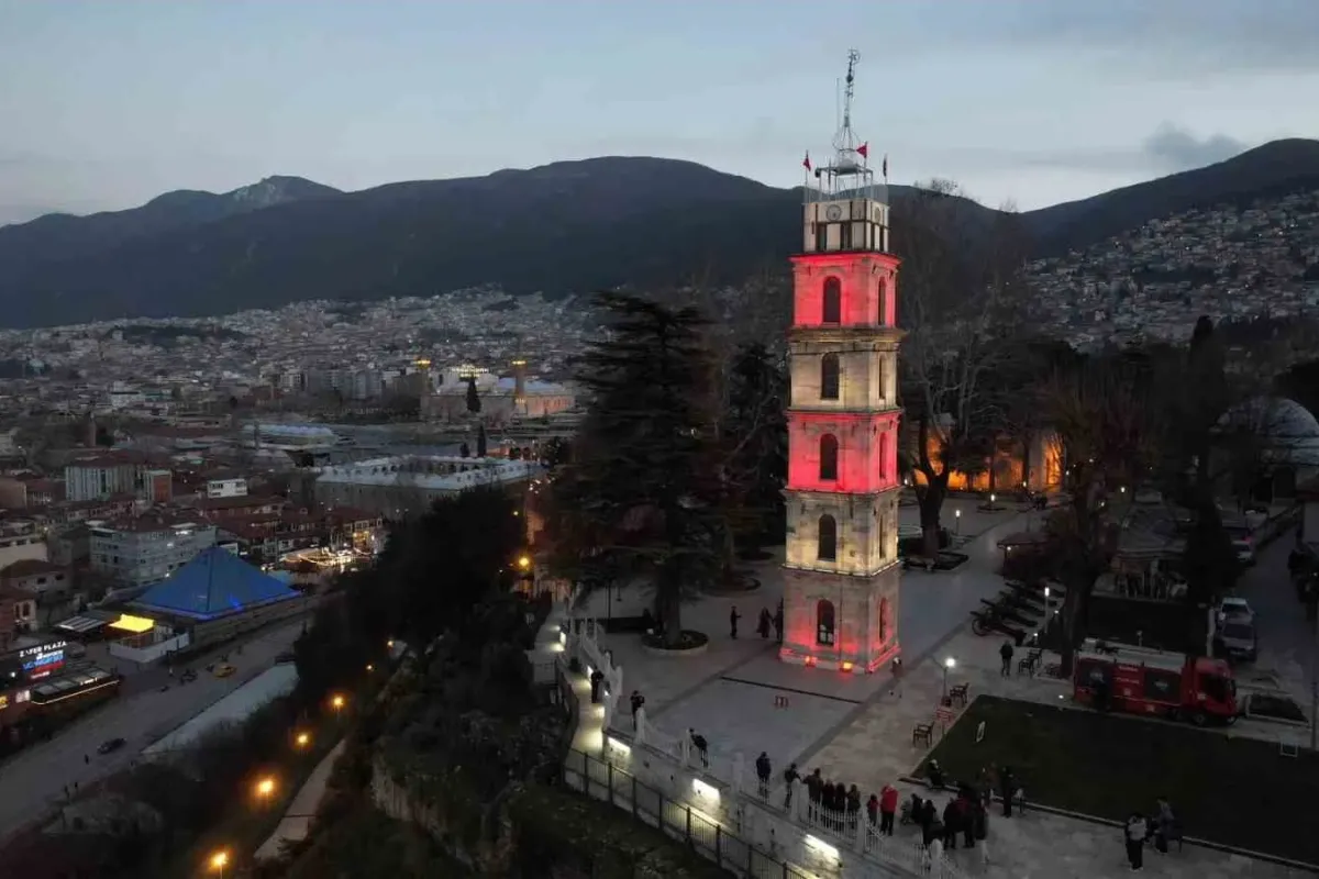 Bursalılara iftar ve sahuru ses bombası ile haber veriyorlar