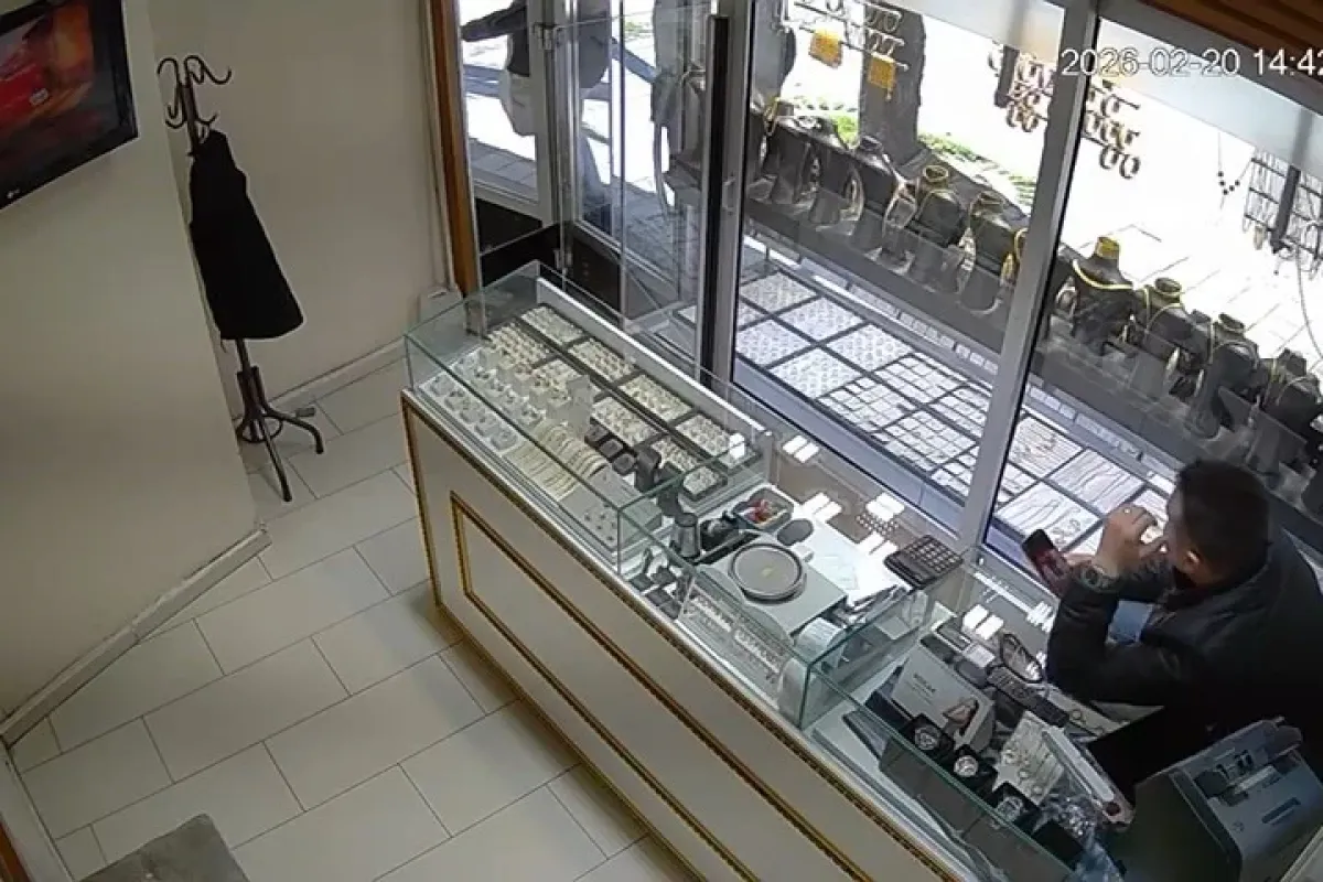 Kuyumcu soygunu güvenlik kamerasında