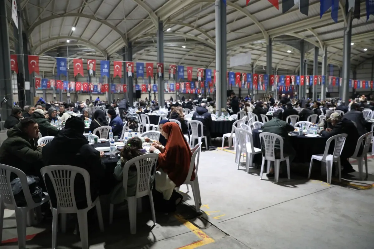 Büyükşehir'den İnegöl'e binlerce vatandaşı buluşturan sofra