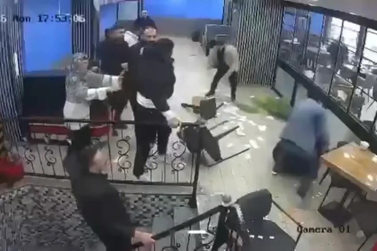 Kavgada mekan savaş alanına döndü! Bilanço ağır oldu