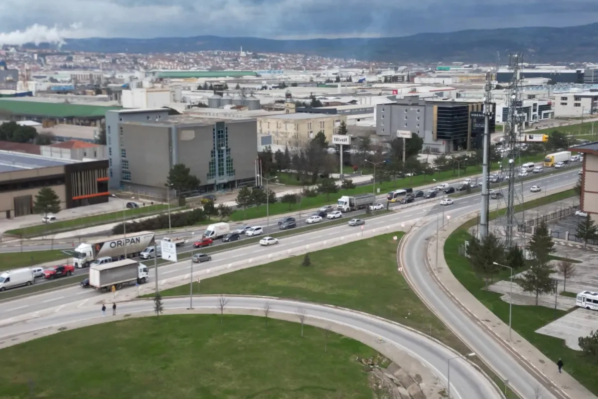 Yeniceköy Köprülü Kavşak’ta zincirleme tır kazası