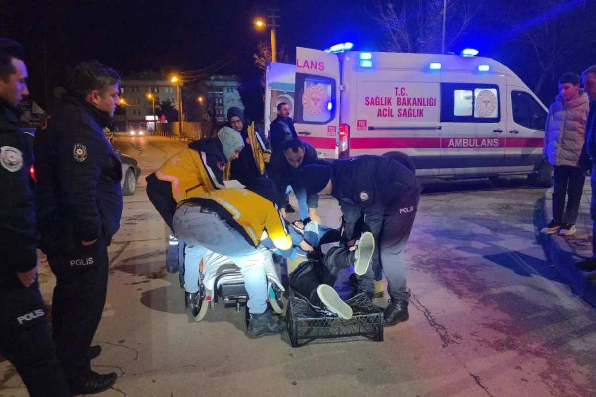 Yolda hareketsiz yatan genç ekipleri alarma geçirdi