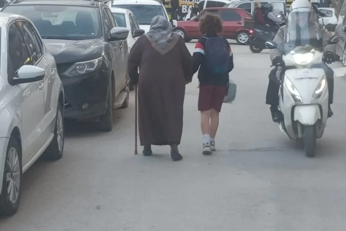 İnegöl’de Alperen Kaldırım’dan iftarda örnek davranış