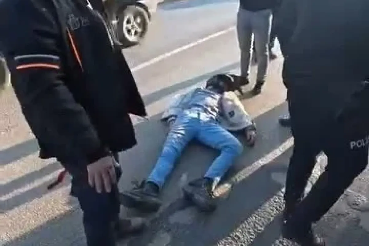 Motosikletli kuryeye arkadan çarpan aracın kaçtığı iddiası