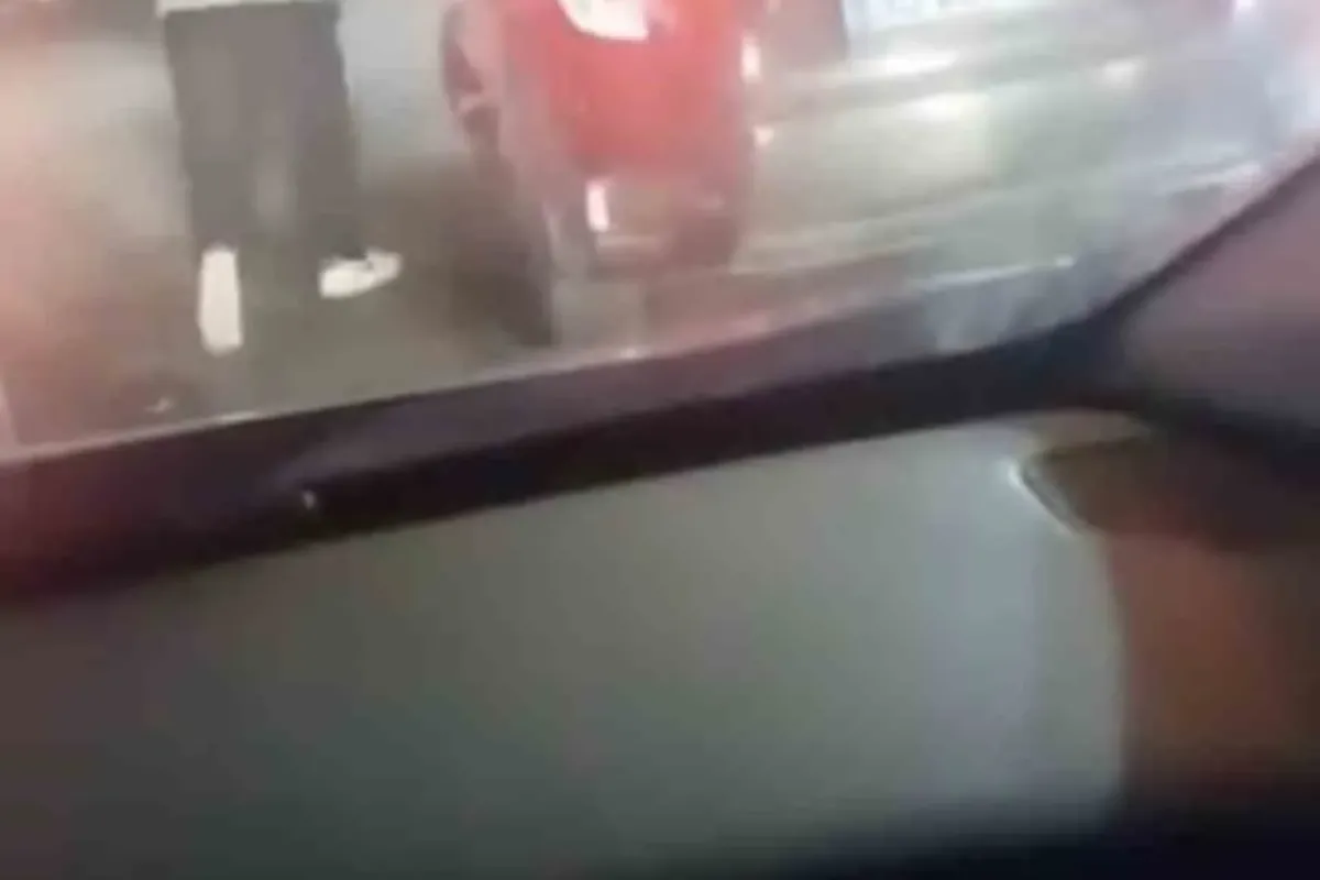 Bursa’da trafikte motosikletliye kadın sürücüden tekme ve tokatlı saldırı