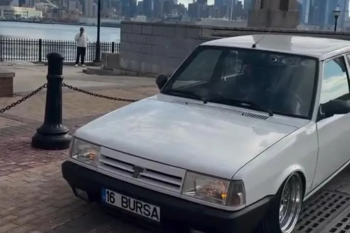 Bursa plakalı Tofaş Times Meydanı’nda bakışları üstüne topladı!