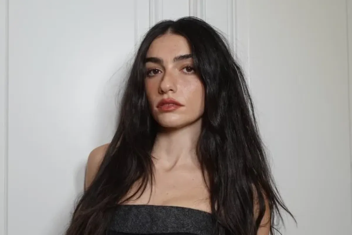 Hazar Ergüçlü kimdir? KKTC doğumlu oyuncunun hayatı