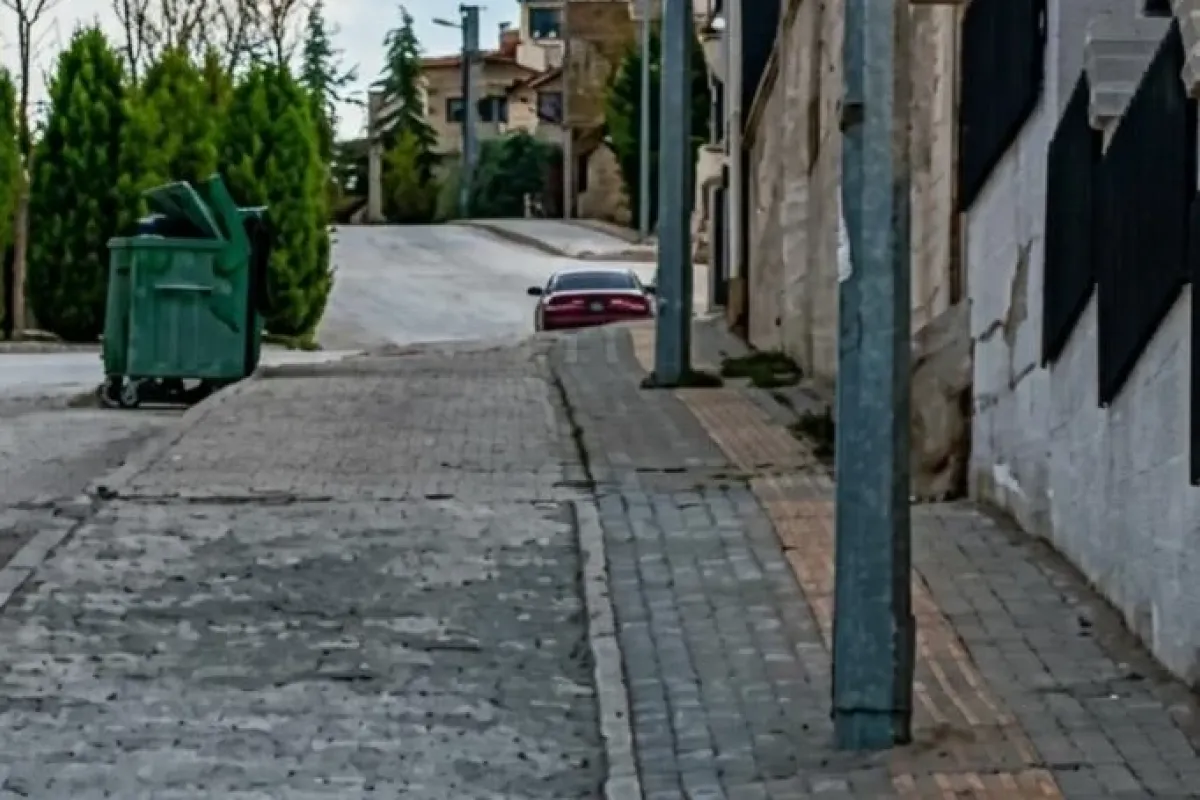 Alanyurt’ta engelli kaldırımında dikkat çeken detay