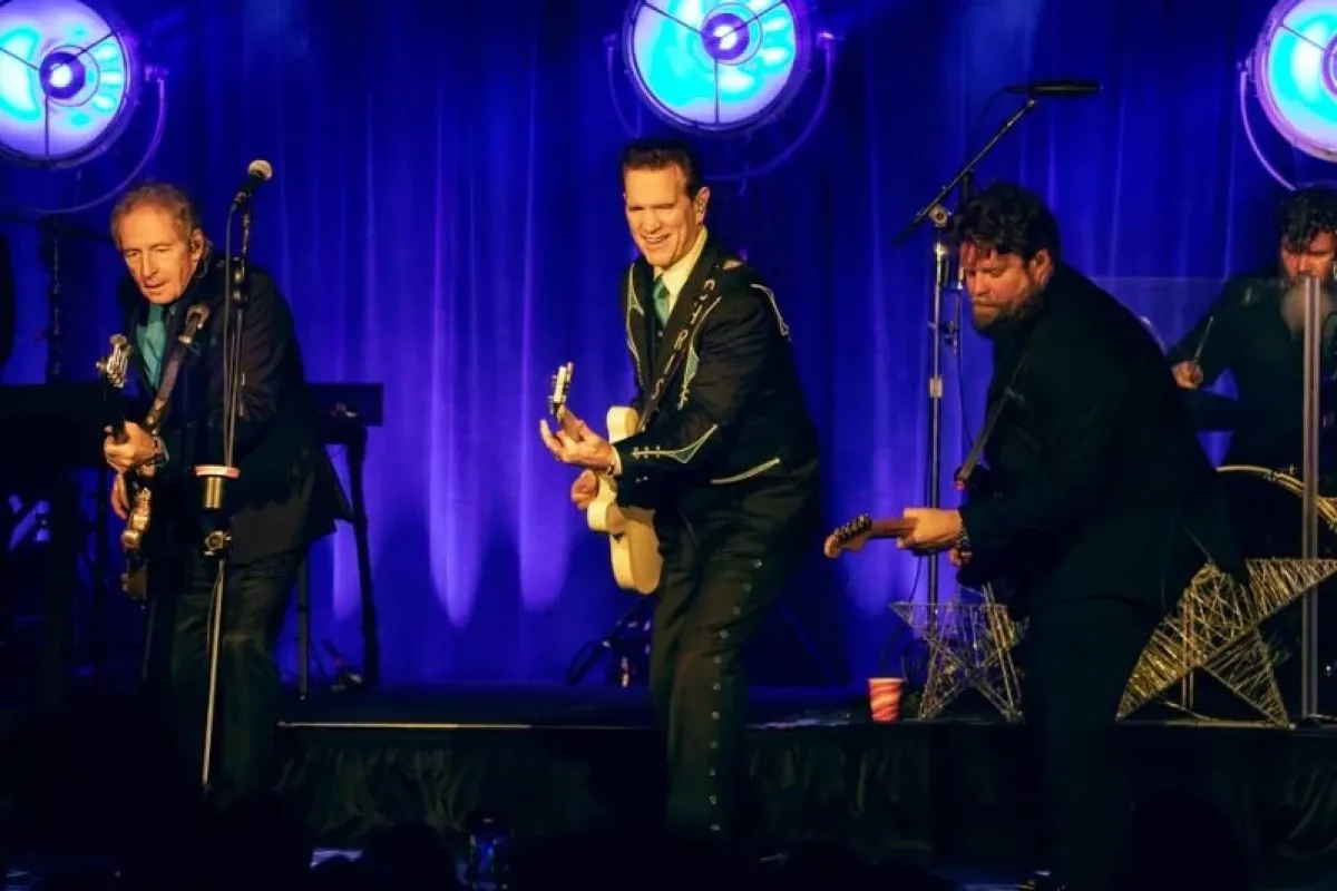 Ünlü sanatçı Chris Isaak duyurdu! Türkiye'ye geliyor