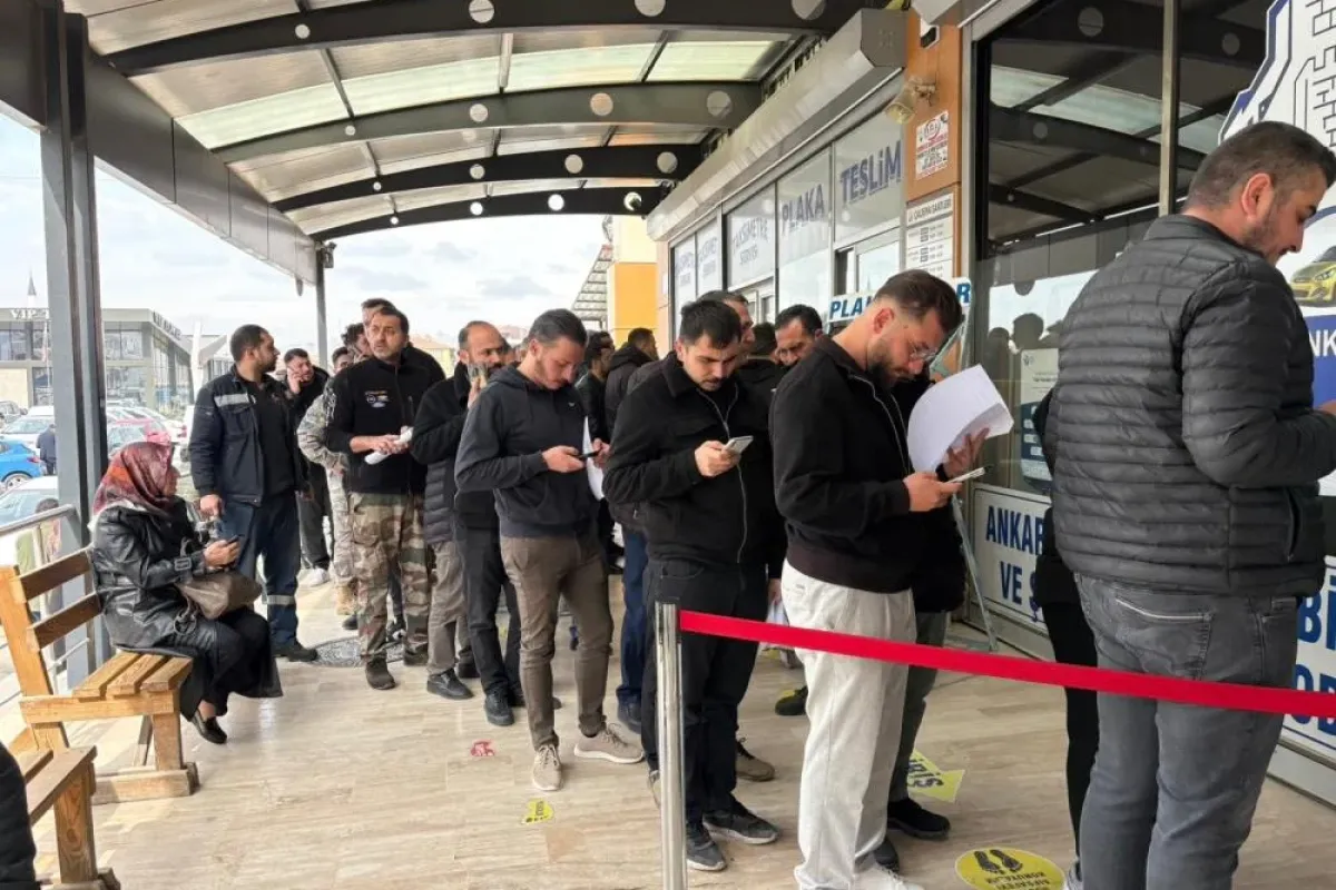 140 bin TL’lik plaka kuyruğu! Sürücüler atölyelere akın etti