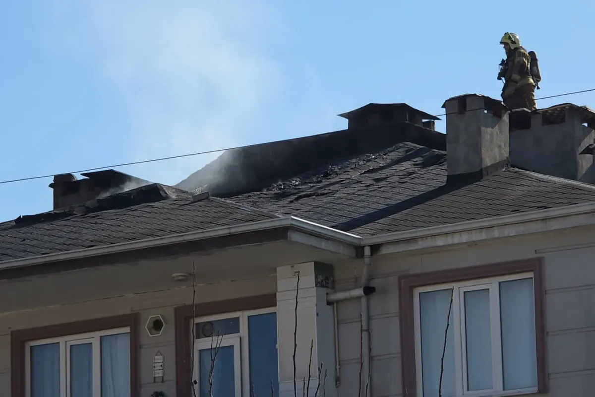 İnegöl'de binanın çatısı bir anda yanmaya başladı