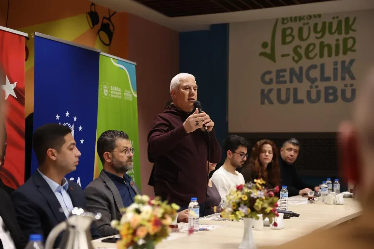 Başkan Bozbey Sahurda Gençlerle Buluştu