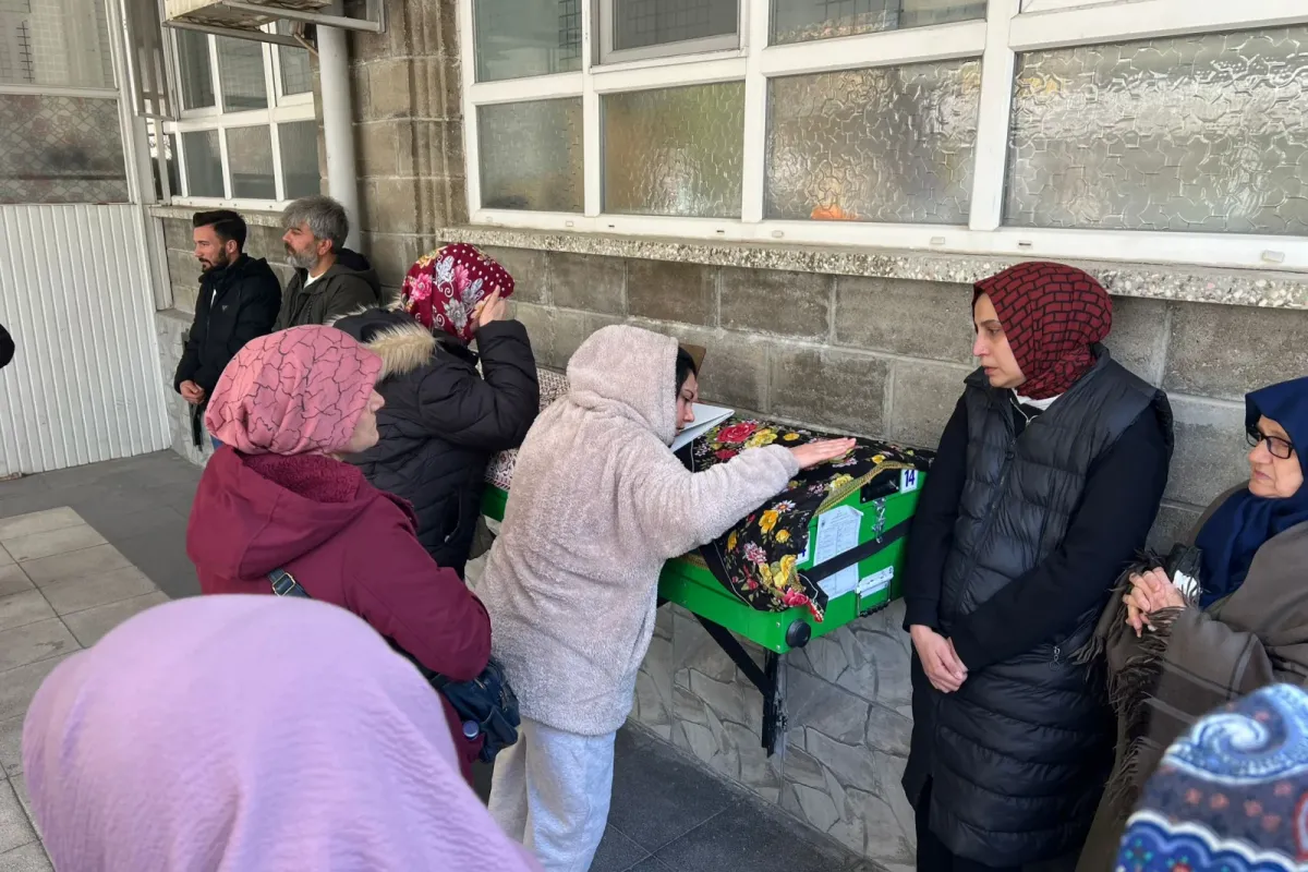 Bir annenin en zor anı, tabutun başından bir an olsun ayrılmadı