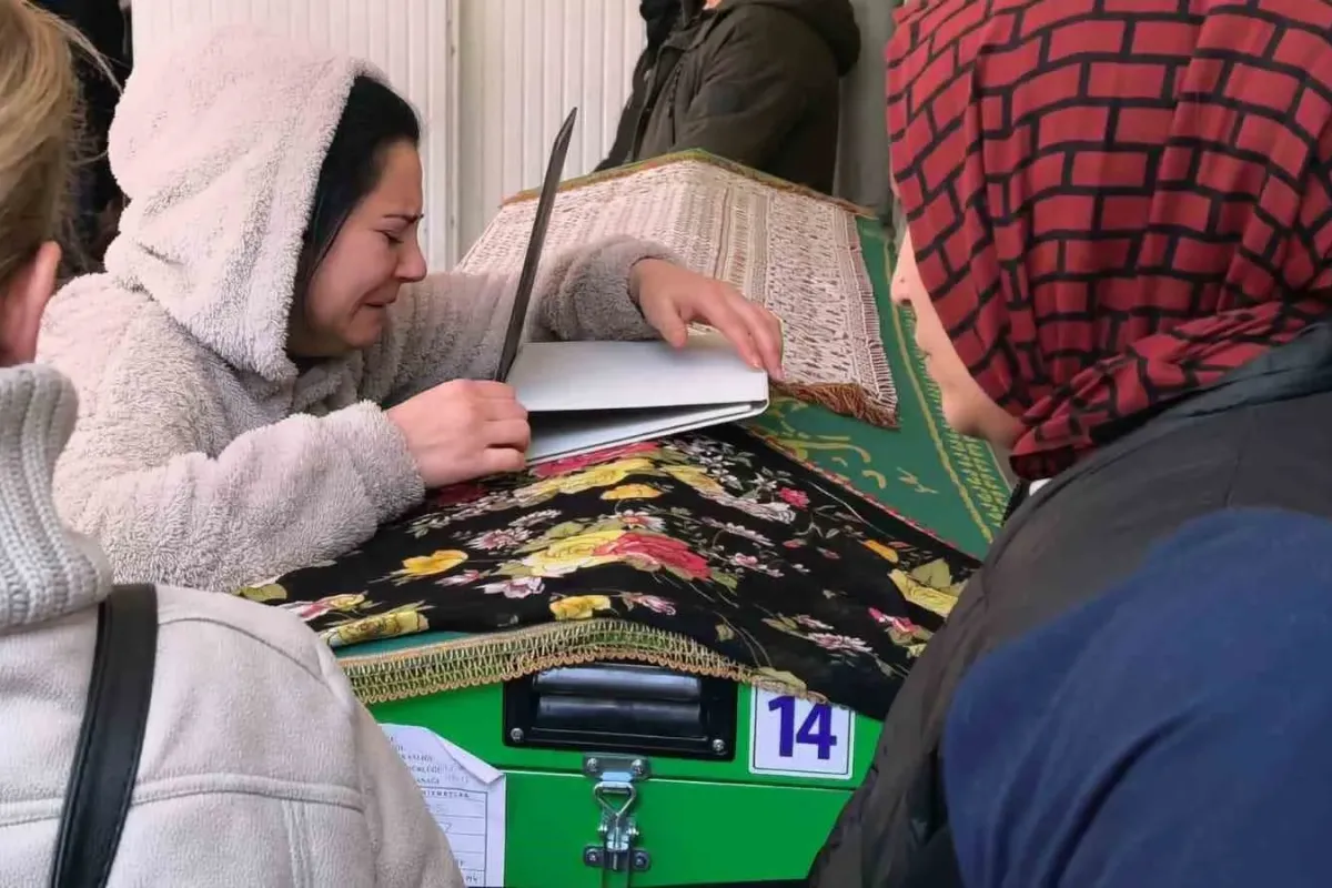 Küçük Öykü, gözyaşları arasında toprağa verildi