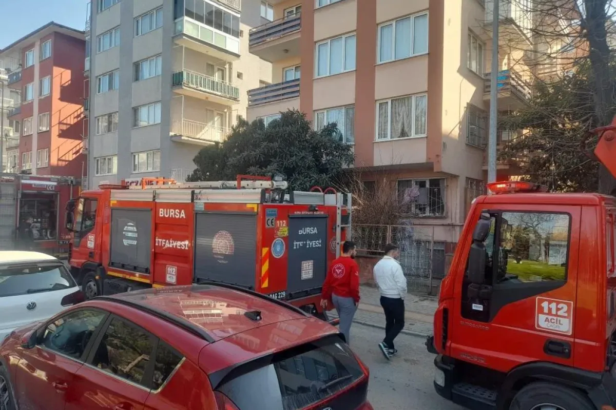 Apartman çatısında korkutan yangın!