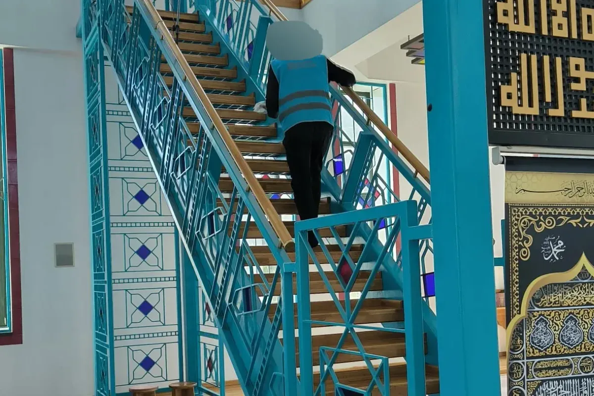 İnegöl’de yükümlüler camilerde bakım ve temizlik yaptı