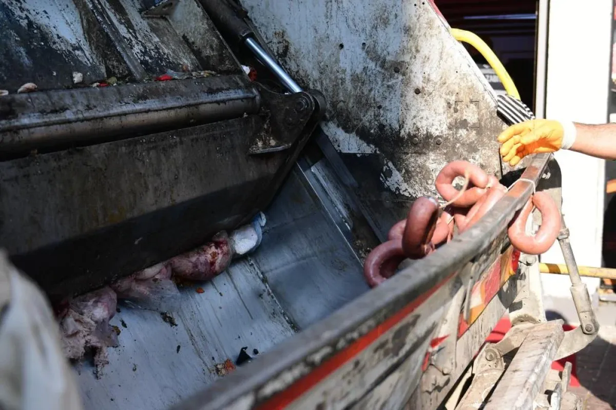 1 tona yakın sucuk imha edildi!