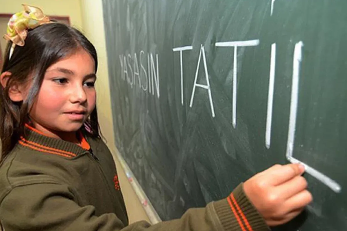 12 Mart 2026 Perşembe günü okullar açık mı, tatil mi?