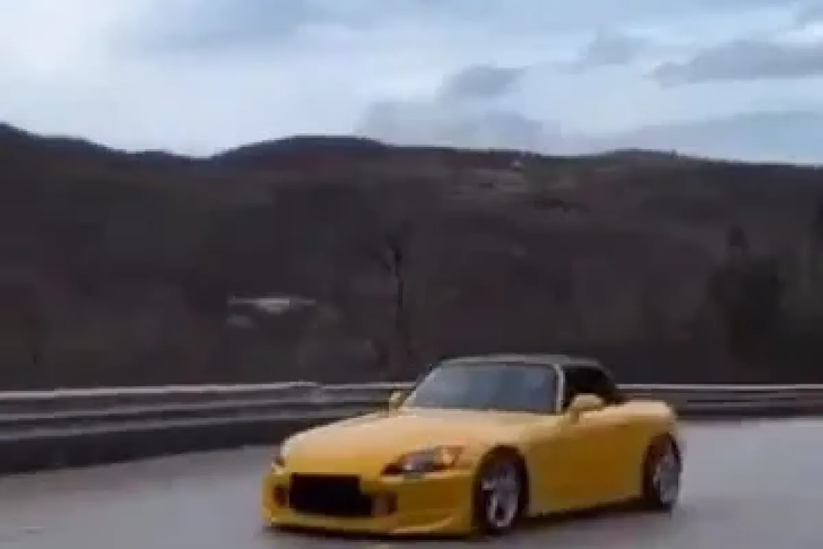 Drift atan otomobil, sosyal medya devriyesine takıldı