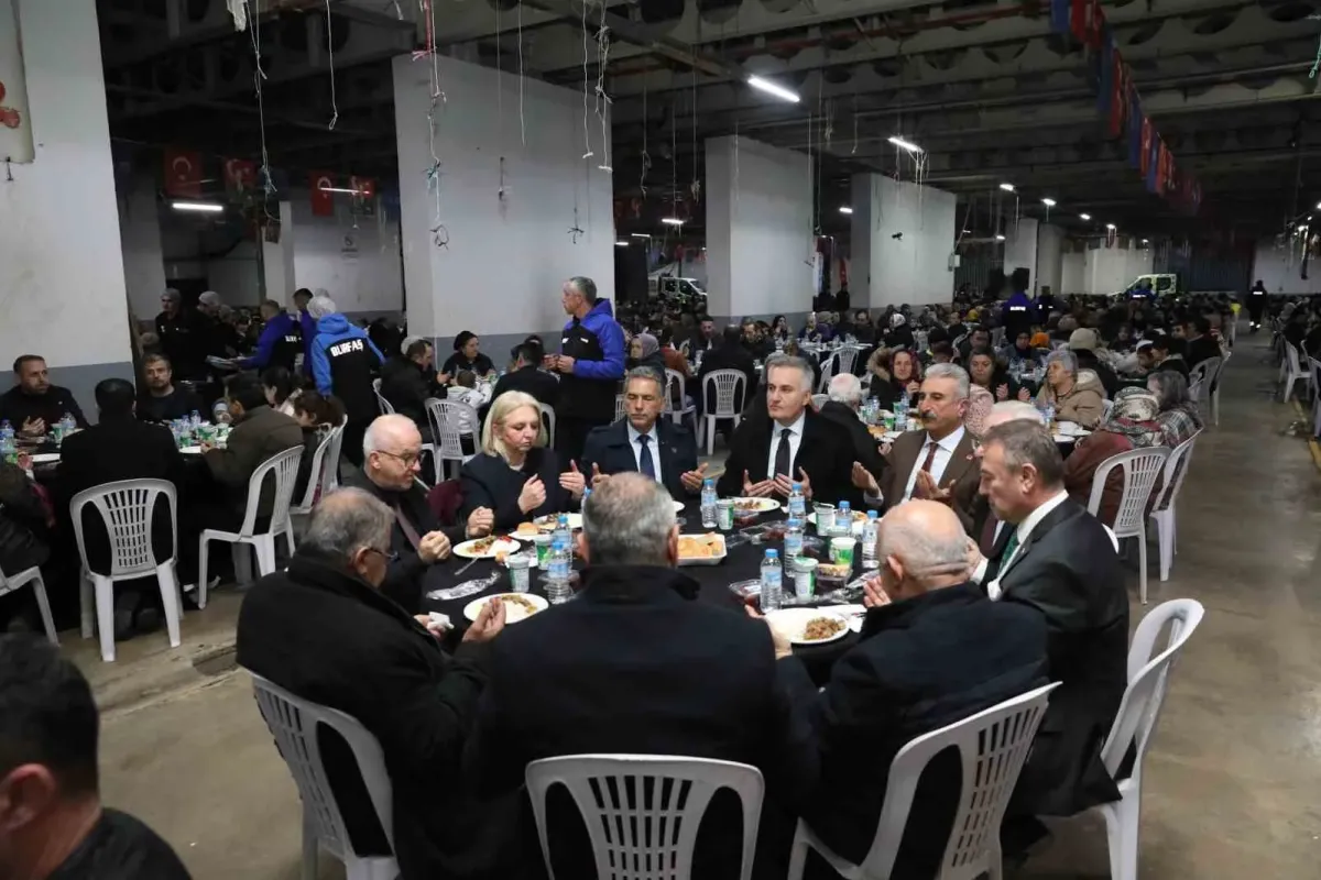 Gemlikliler dayanışma sofrasında buluştu