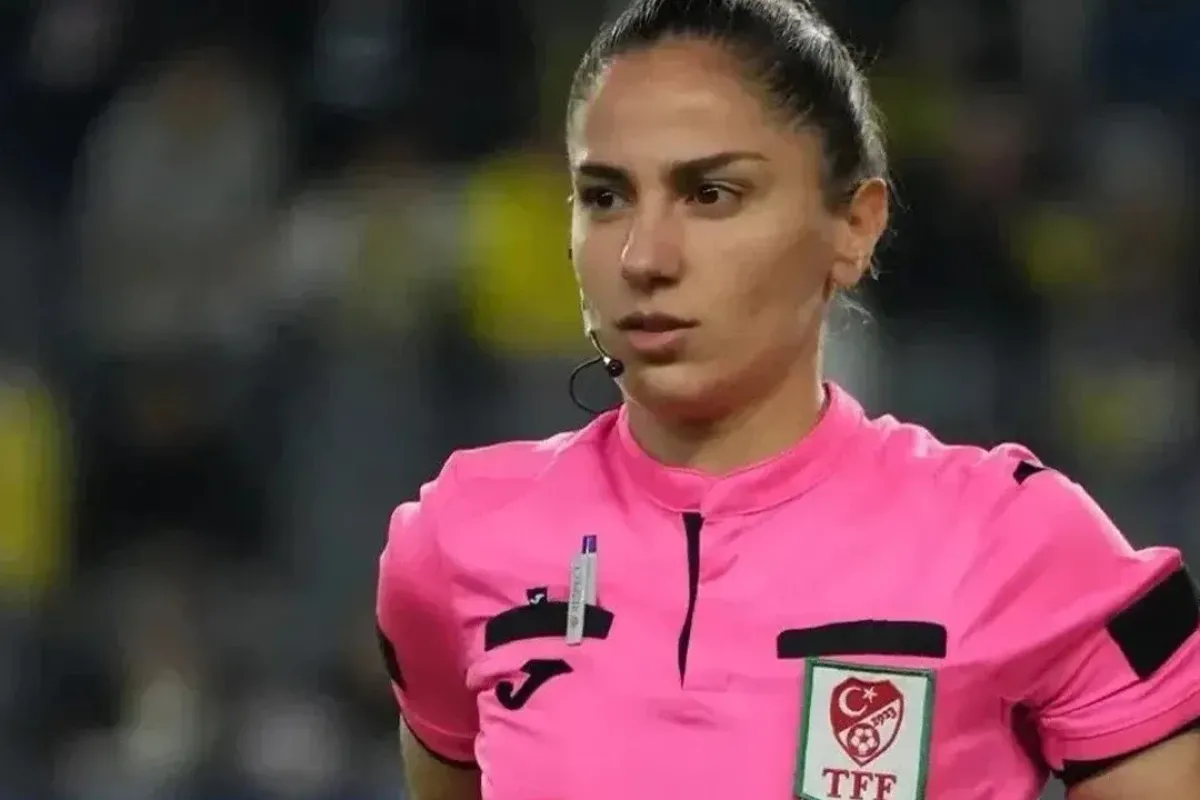 Süper Lig’in ilk kadın orta hakemi Asen Albayrak oldu