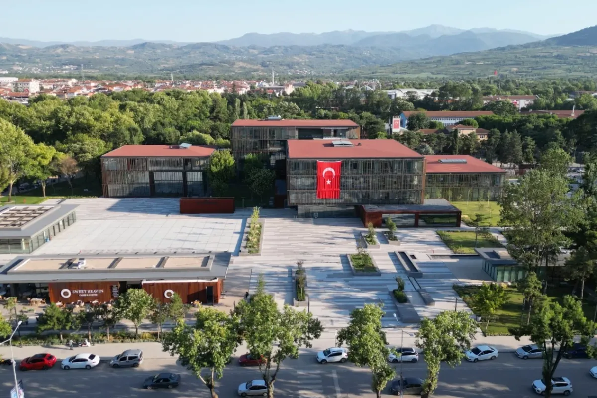 İnegöl Belediyesi Bayrama Hazırlıklarını Tamamladı