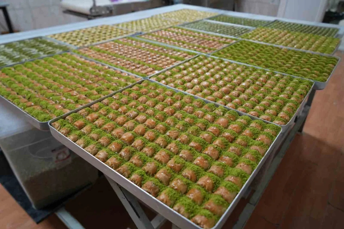 Baklavacılar mesaiyi artırdı, fıstık fiyatı damga vurdu