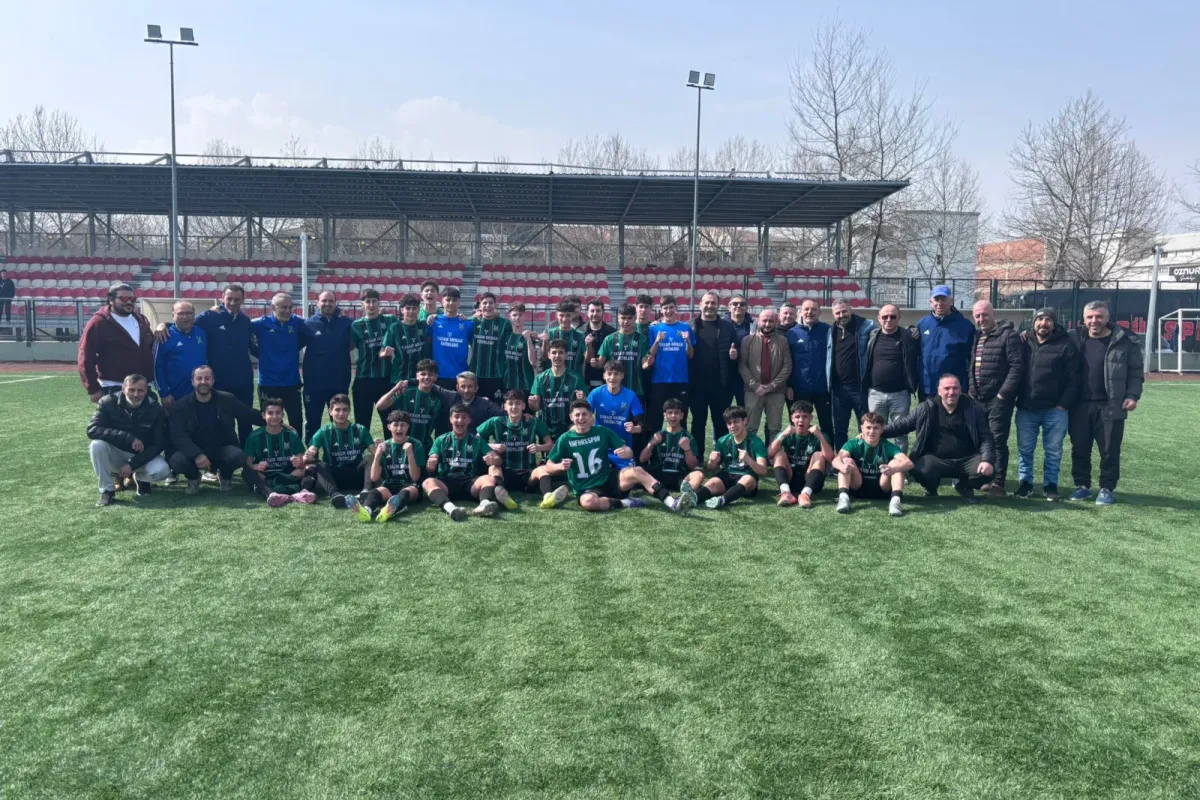 Kafkasspor U-15 futbol takımı grubunu şampiyon bitirdi