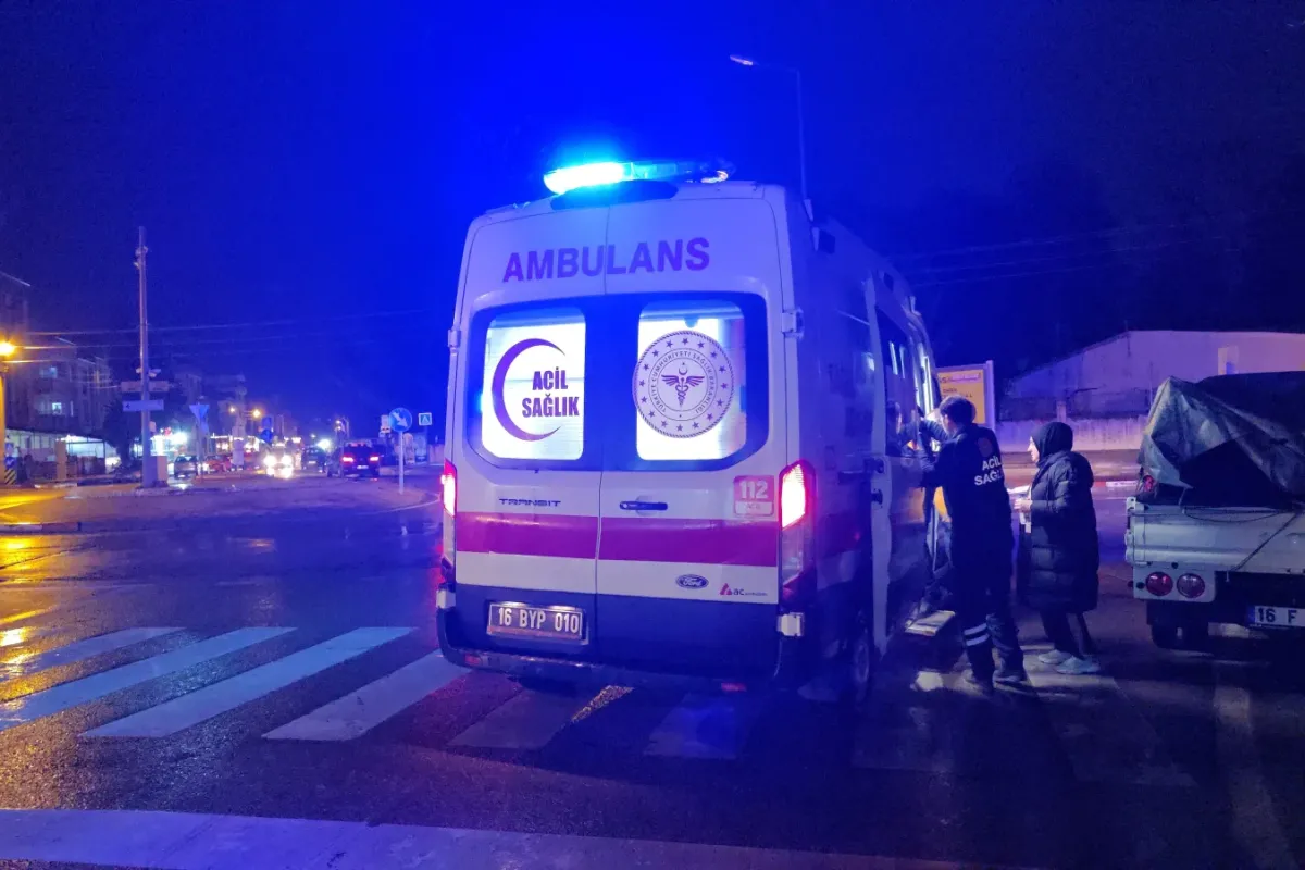 İnegöl'de yaya geçidinde otomobil çarptı