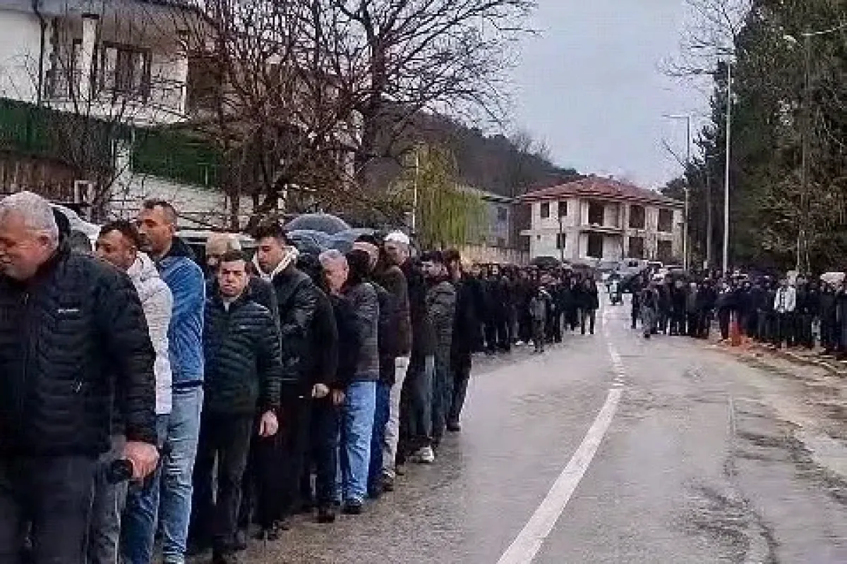İnegöl'de devasa bayramlaşma kuyruğu!