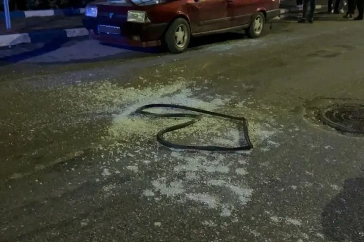 Sinir krizi geçirdi, aracını parçaladı!