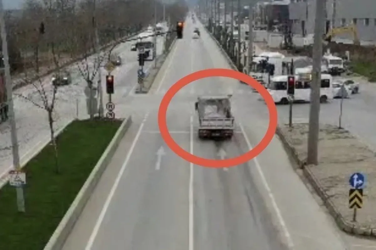 Bursa’da kırmızı ışık ihlali yapan araçlar dron ile böyle tespit edildi