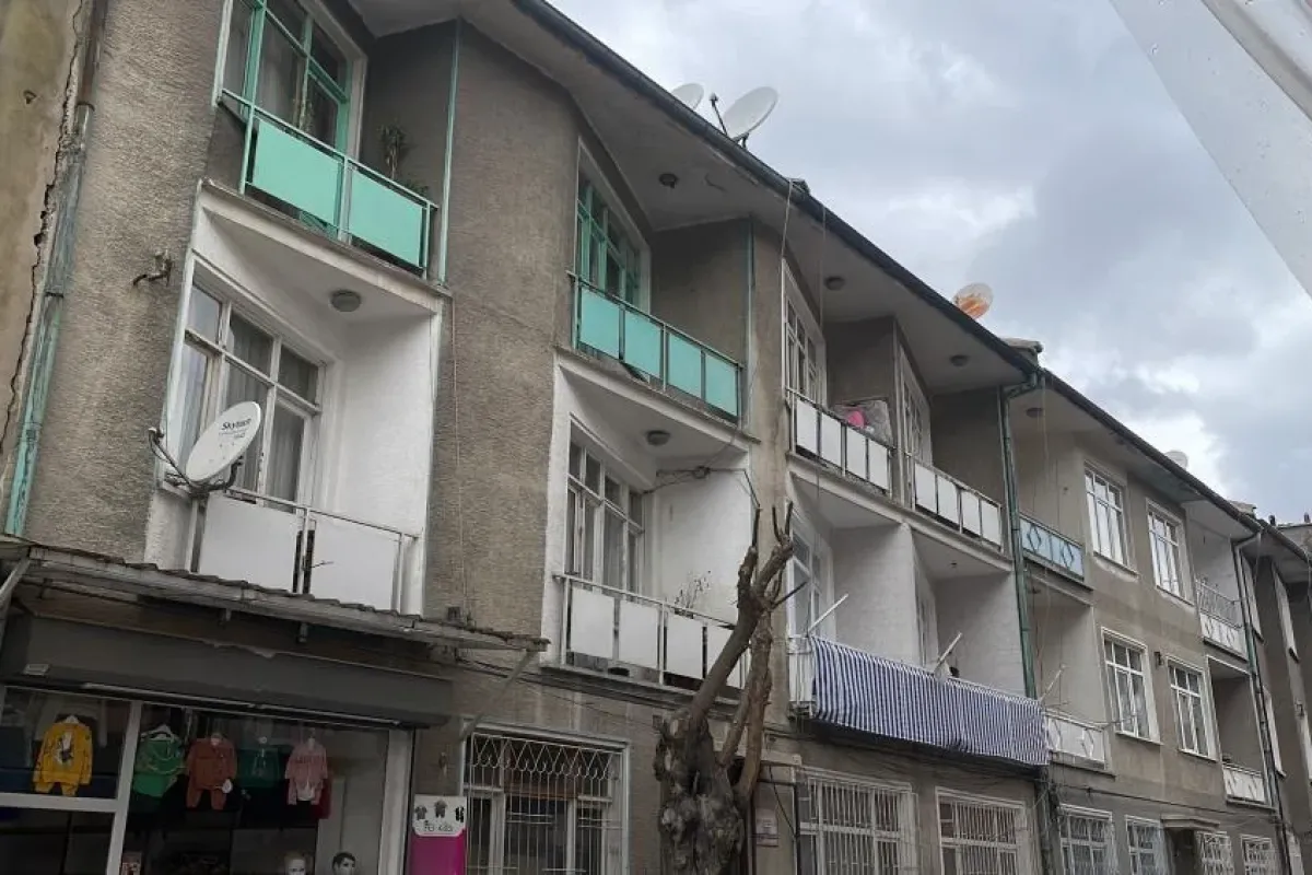 Babasını öldürüp cesediyle bekledi!