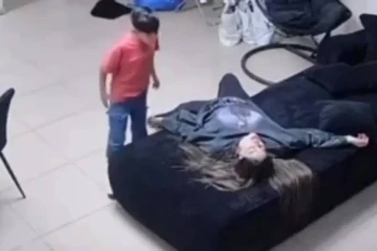 Küçük çocuk annesinin hayatını kurtardı