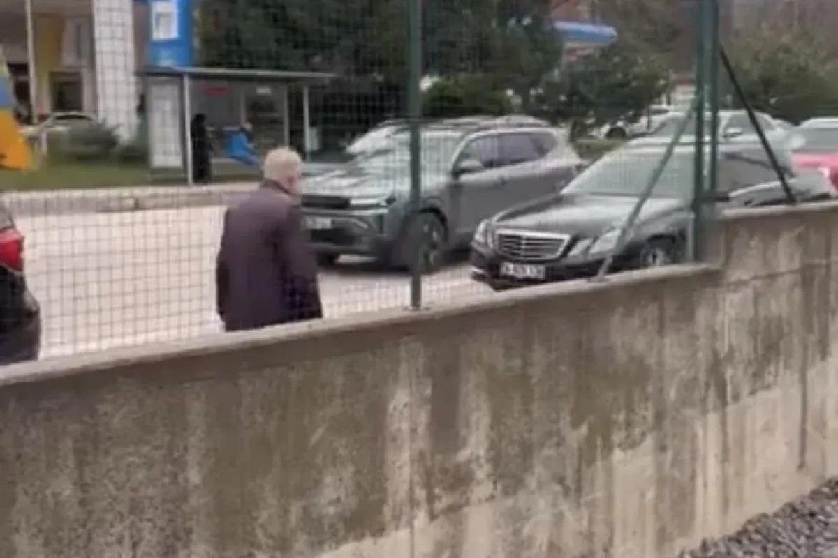 Yolunu kaybeden yaşlı adam tehlike saçtı!