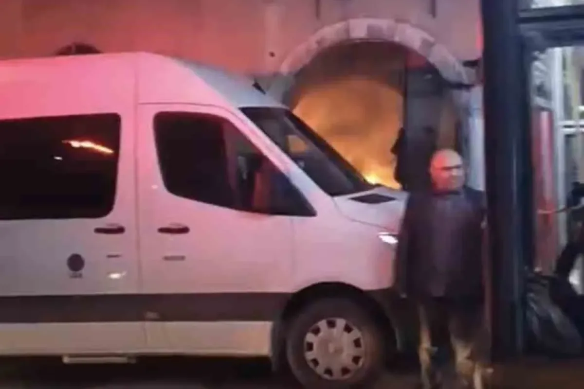 Bursa’da tarihi binada çıkan yangın söndürüldü